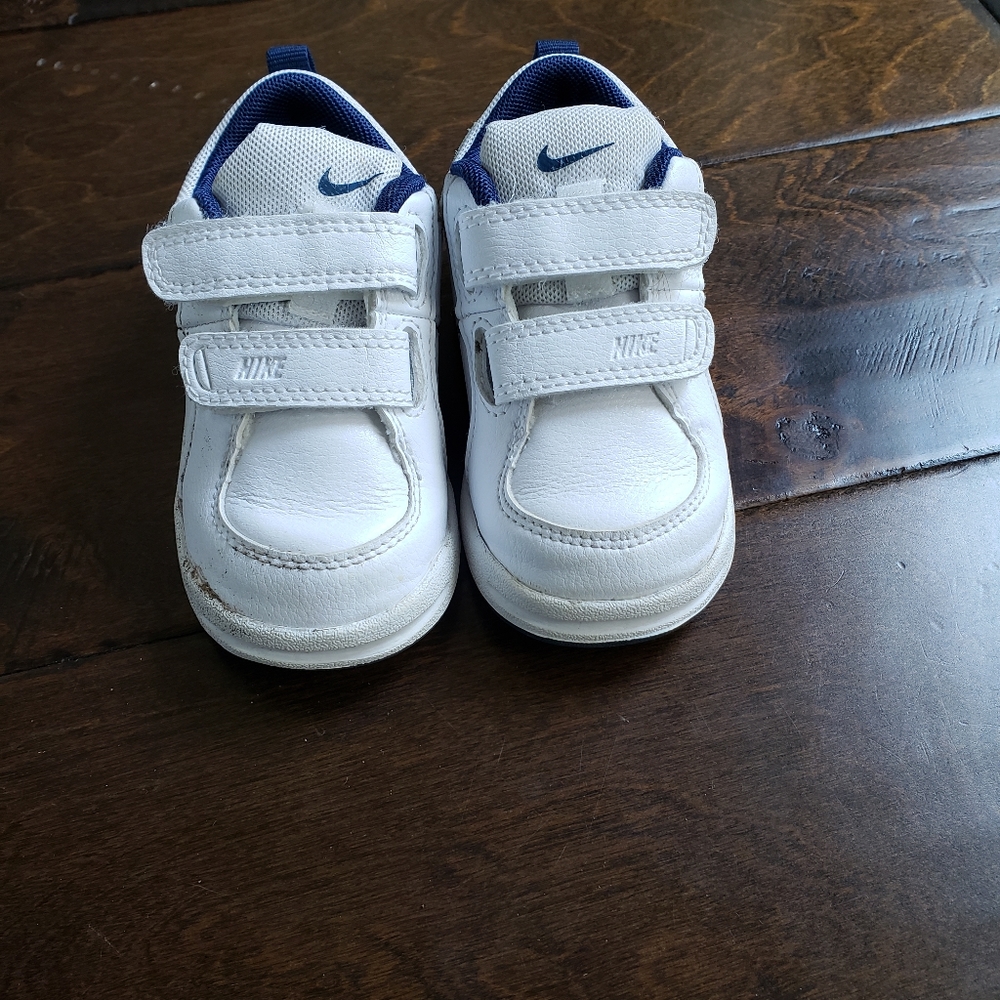 NIKE TODDLER SIZE 6